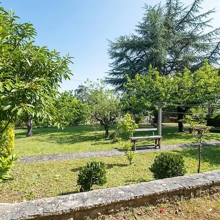 Holiday home Bois Et Chiffons Famille Et Confort *